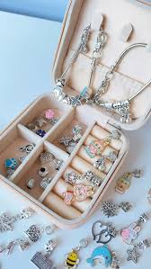 SET DE JOYERO Y PULSERAS DIY